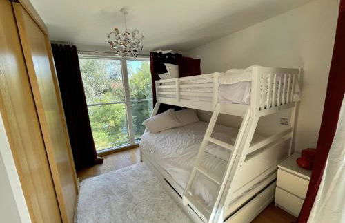 Modern contemporary home in beautiful setting - Foto 70