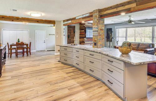 Fall and Football Vibes Titus Retreat with Game Room - Foto 6