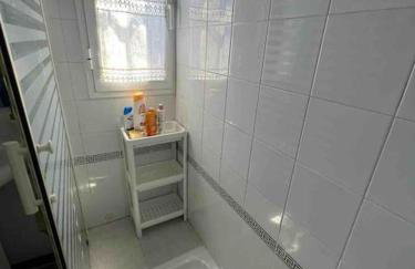Chalet con piscina privada, parking y zona BBQ - Foto 5