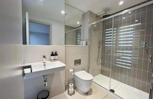 Stunning Sea View Two Bed Two Bathroom Apartment - Foto 12