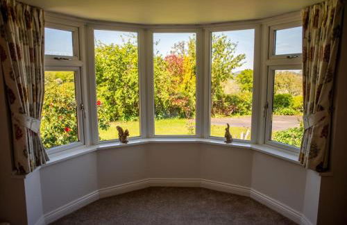 Country Crabtree Bungalow with large wild garden - Photo 59