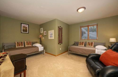 Stunning Mountain Retreat with View and Private Hot Tub - Foto 15