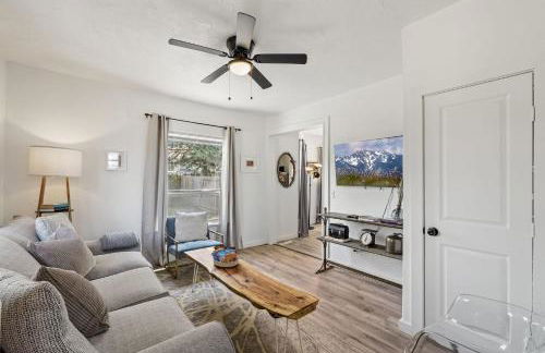 5BR Home 3 min to Paseo Arts #04 - Photo 11