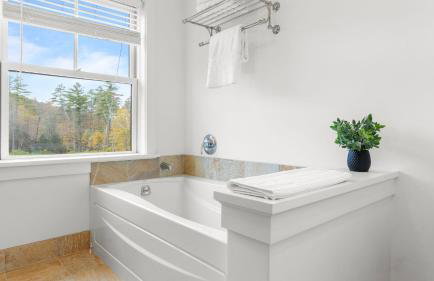 Modern Berkshires Farmhouse w Porch Fireplace Views Beaver Creek by AvantStay - Foto 11