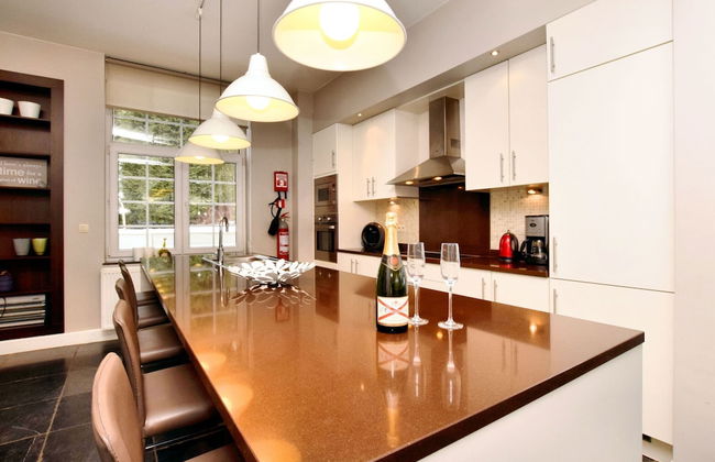 Luxurious Holiday Home in Courtil with Hot Tub - Photo 11