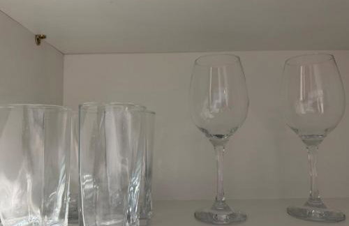 Studio 63 novo, luxuoso e completo com ar condicionado e cama Queen Size - Centro Mogi - Até 4 Pessoas - Foto 24