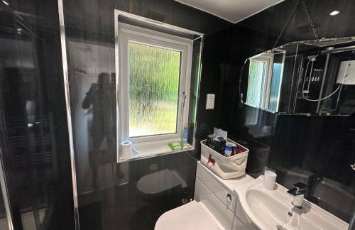 Unique Orchard Lodge for couples with hot tub - Photo 28