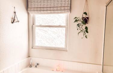 Wildland Aerie at Treehaus with Creekside Hot Tub Pets OK - Foto 36