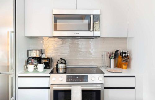 Entire Apt Downtown Seaport with Pool - Photo 10