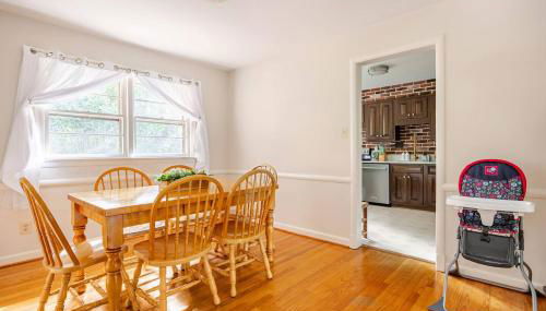 3BR Home - Free Parking-WiFi Kitchen Laundry-Kids Friendly-Near DC & Downtown & Metro-Patio & Deck - Foto 4