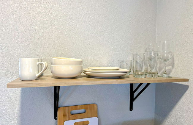 Vintage Gem in Prime Location Cozy 1BR Oasis - Photo 18