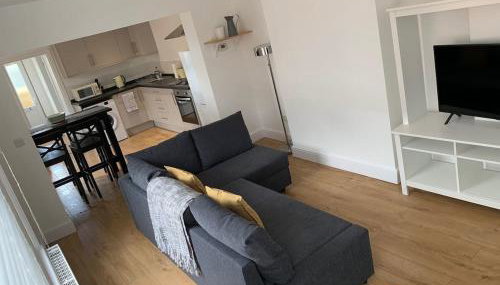 59a Whitstable - 1 Bedroom Flat, Balcony & Parking - Foto 1