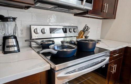 Spacious 3 Bed House near MD Anderson with Free Parking & Wi-Fi - Photo 19