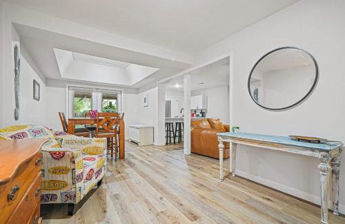 Coastal Home Family Friendly 2 Miles to Beach - Foto 12