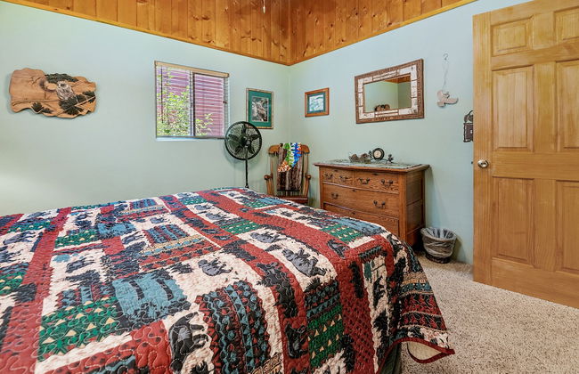 Catalina Retreat -Cozy mountain home in a tree filled neighborhood, plenty of games and a hot tub! - Foto 13