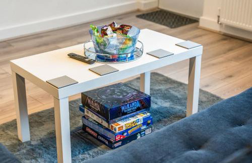 Central 2 Bedroom Apartment with Free Parking Sleeps 8 & Walk to City Centre & Arena - Foto 3