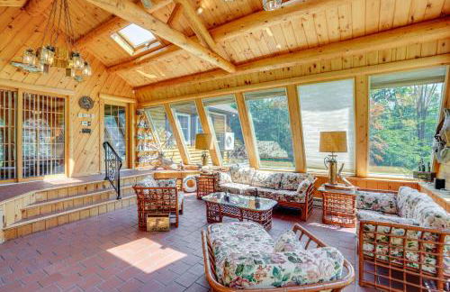 Elegant Hudson Valley Retreat with Hot Tub and Pond - Foto 30