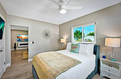 NEW Waterfront Tropic Oasis - Heated Pool, Canal, Dock, Air Hockey - Foto 30