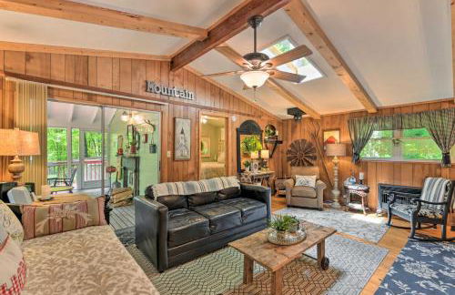 Smoky Mtn Cottage on Creek with Lanai and Forest Views - Foto 1