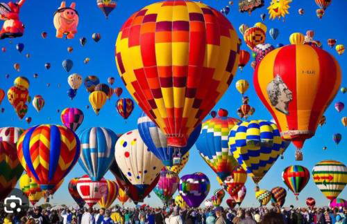 Hot Air Balloon Haven, Hot Tub, King Bed, Office, Foosball, Bball - Foto 1