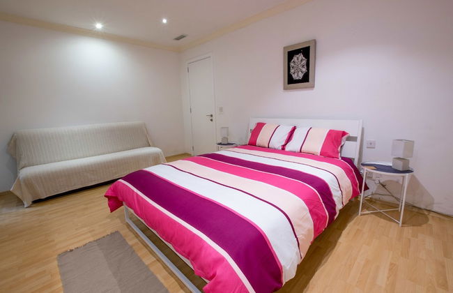 Bright, Spacious and Right in the Center - Foto 4