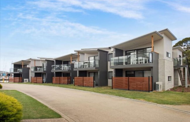 Captains Cove Luxury Apartments - 1st Floor Spa Deluxe - Photo 1