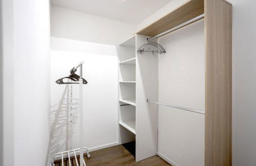 [Navigli - Center] Modern Suite, Fast Wi-Fi & Tram - Foto 13