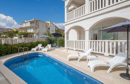 Villa Authentica with Heated Pool - Foto 24