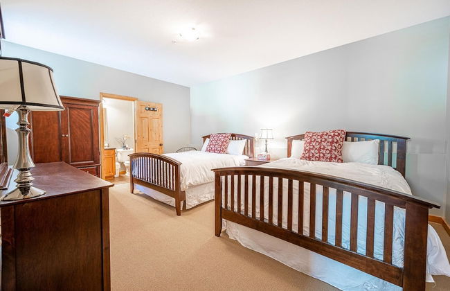 Bear's Paw Chalet - Amazing Location & Ski In/out - Photo 3