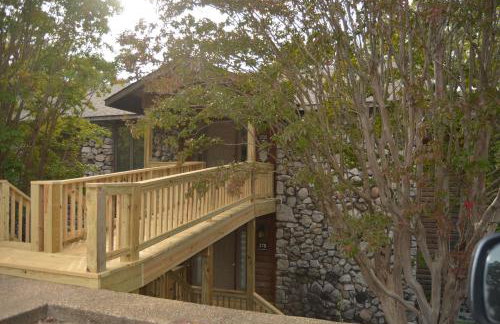 37DPD - Forest view, log-sided two bedroom, two bath condo on Lake Ouachita - Photo 1