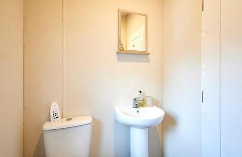 Pine Lodge with Hot Tub - Foto 35