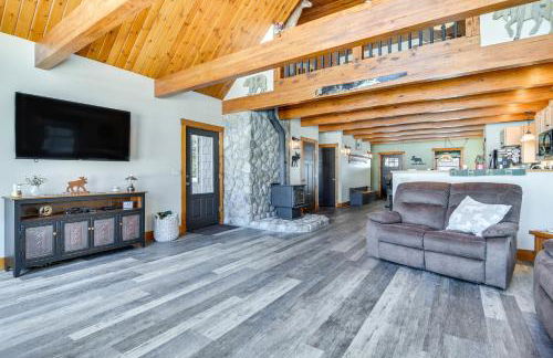 Lakefront New Hampshire Hideaway with Deck and Views - Foto 4