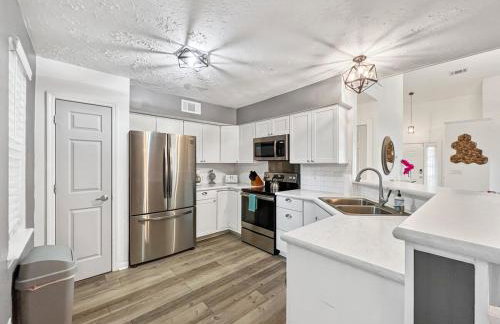 The Paramour comfy home with ground floor bedroom and fenced in yard - Foto 2