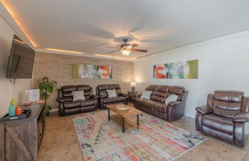 Luxury 5BR House with Pool by SeaWorld & Lackland - Foto 6