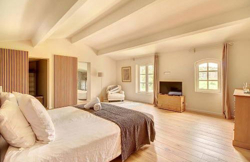 Superbe Mas Provençal rénové avec piscine, billard et climatisation à Paradou - Foto 49