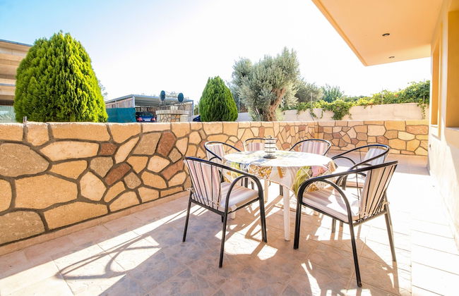 Cozy Family Home Near the Beach - Photo 19