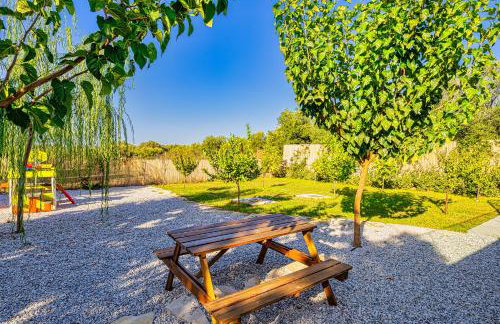 Chris and Stratos villa with private ecologic pool and kid's playground! - Foto 38