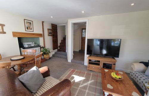 Cosy Cottage in a quaint village in North Devon. - Photo 3