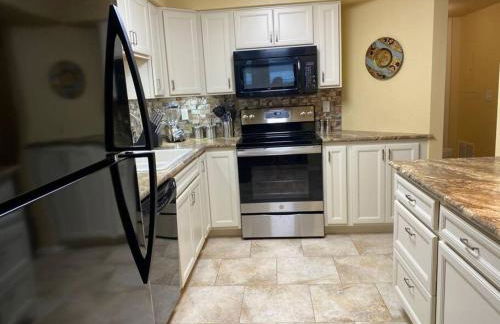 Hidden Gem in SE Boise with hot tub and wood burning fireplace - Foto 13