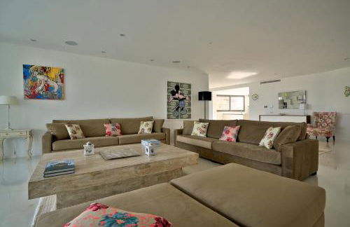 Serene Escape: Seaside Villa in Ibiza, 1001 - Foto 16