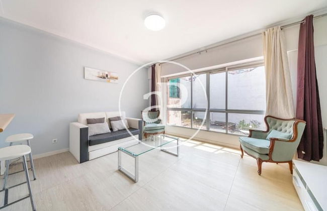 Light and Airy Apartment Right Behind the Iconic Plaza de España, - Foto 1