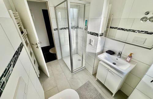 FeWo Palmtrees 2 - Große und moderne 2 Zimmerwohnung mit französischem Balkon in Gladbeck-Mitte nähe Movie Park und Veltins Arena - Foto 15