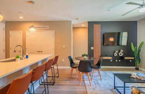 Spacious 2BR Uptown Biltmore Gym Pool Parking WD - Foto 38