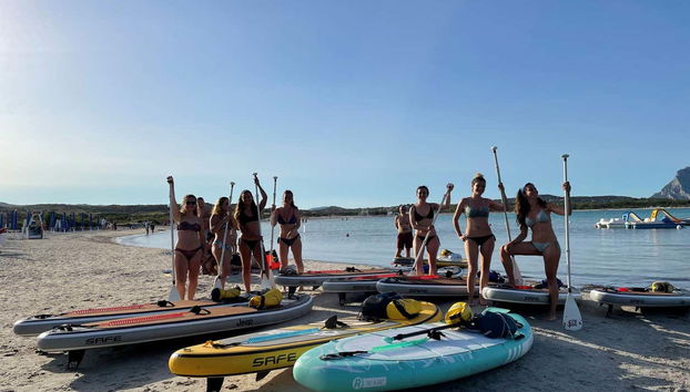 Paddle surf en Olbia - Foto 3, Disfrutando con amigas de la experiencia