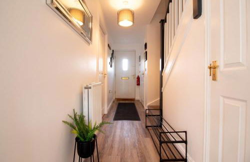 Cosy 4 Bedroom Town House with Mountain views, Private garden and ease of access into Abergavenny - Foto 28