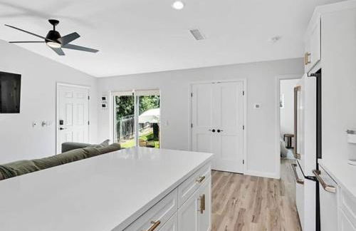 The Quaint Cardiff Hideaway with Pak N Play - Foto 4