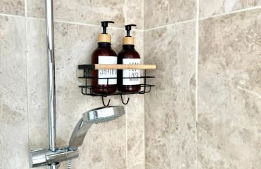 2-bedroom house in Cheltenham town centre - Photo 16