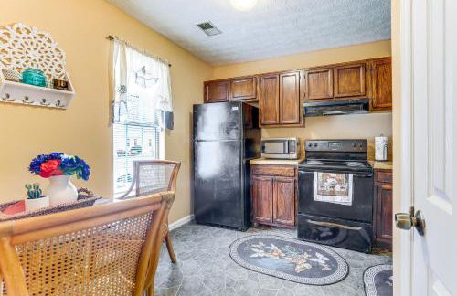8 Mi to Stone Mountain: Quiet Getaway w/ Deck - Foto 12