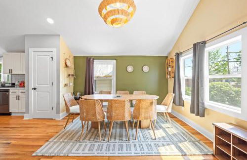 Boho 5BR Modern Villa w Hot Tub, Grill, Patio and Backyard - Foto 2