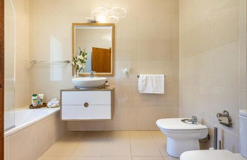 Luxury villa with private heated pool, garden and views of the sea and mountains. - Photo 51